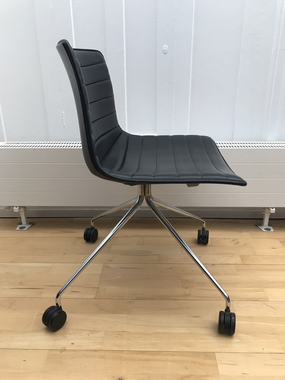 Blk Leather Arper Catifa 53 Chair Retro Vintage Office Dining Classic Design photo Furniture