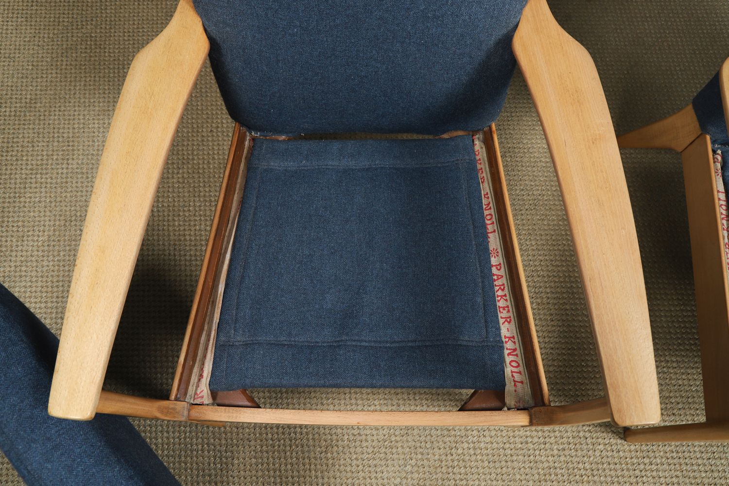 photo furniture Vintage English Pair Of Parker Knoll Beech Blonde Armchairs / Chairs Blue Wool Upholstery Model Pk 873/4 (Circa 1970)