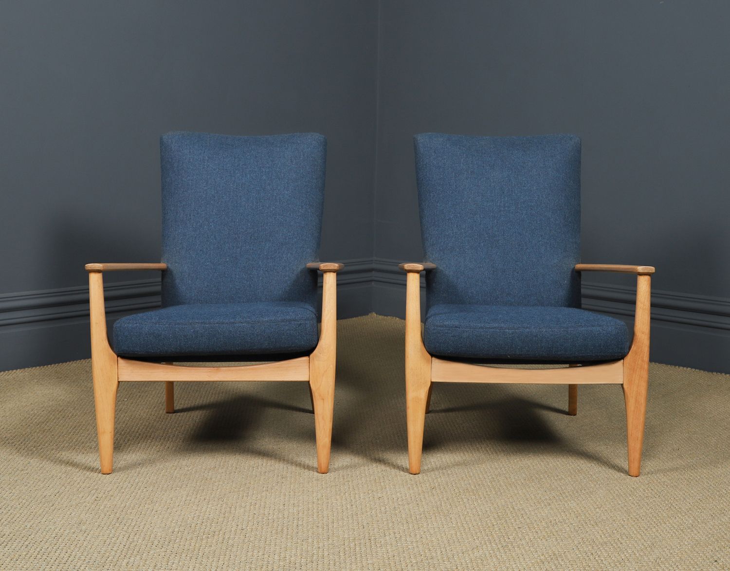 photo vinterior Vintage English Pair Of Parker Knoll Beech Blonde Armchairs / Chairs Blue Wool Upholstery Model Pk 873/4 (Circa 1970)
