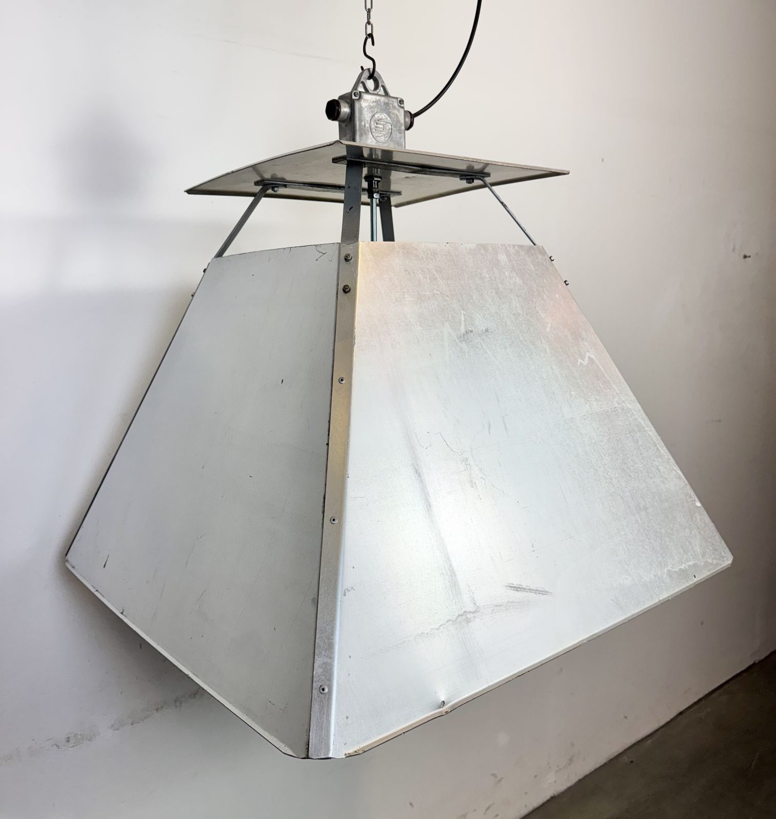 photo vinterior Large Silver Industrial Factory Pendant Lamp From Elektrosvit, 1970s, 89x