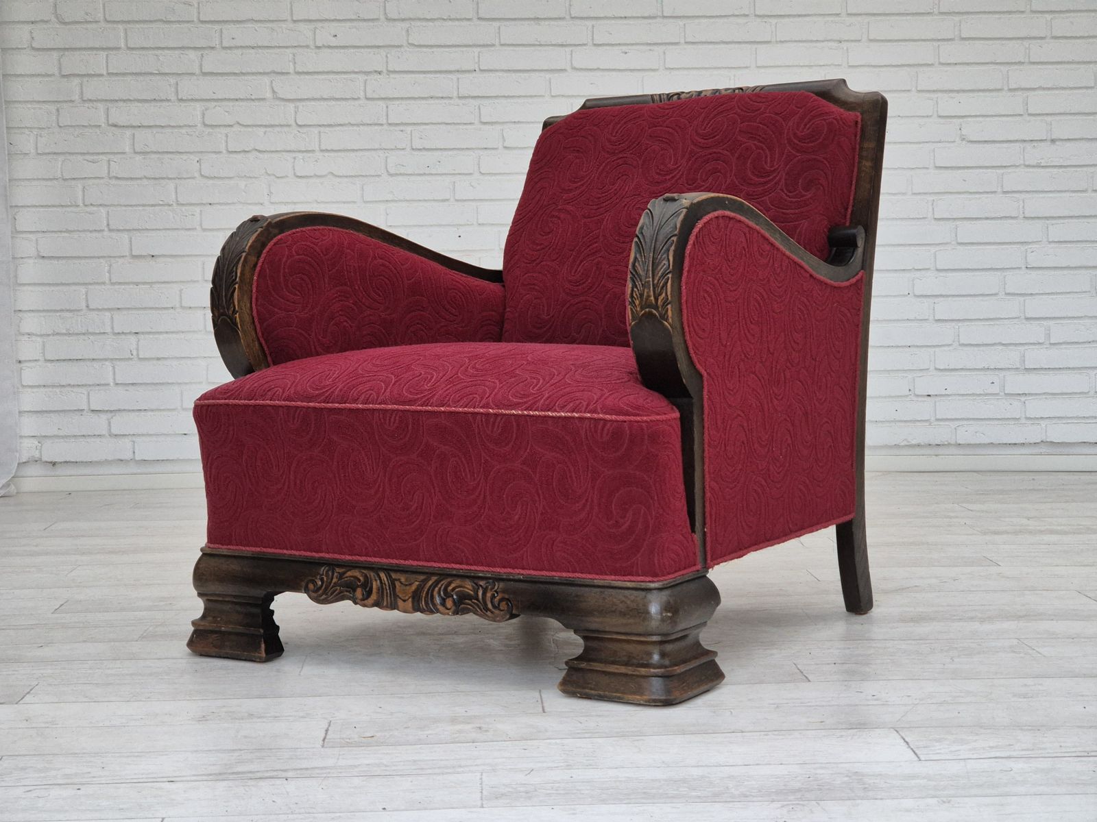 photo vintage Ca. Jaren 1950, Deense Vintage Fauteuil, Meubelstof, Eikenhout, Ongerestaureerde Staat.