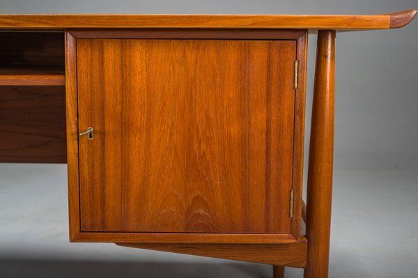 photo vinterior Danish Teak Executive Desk By Arne Vodder For H.P. Hansen, 1960s