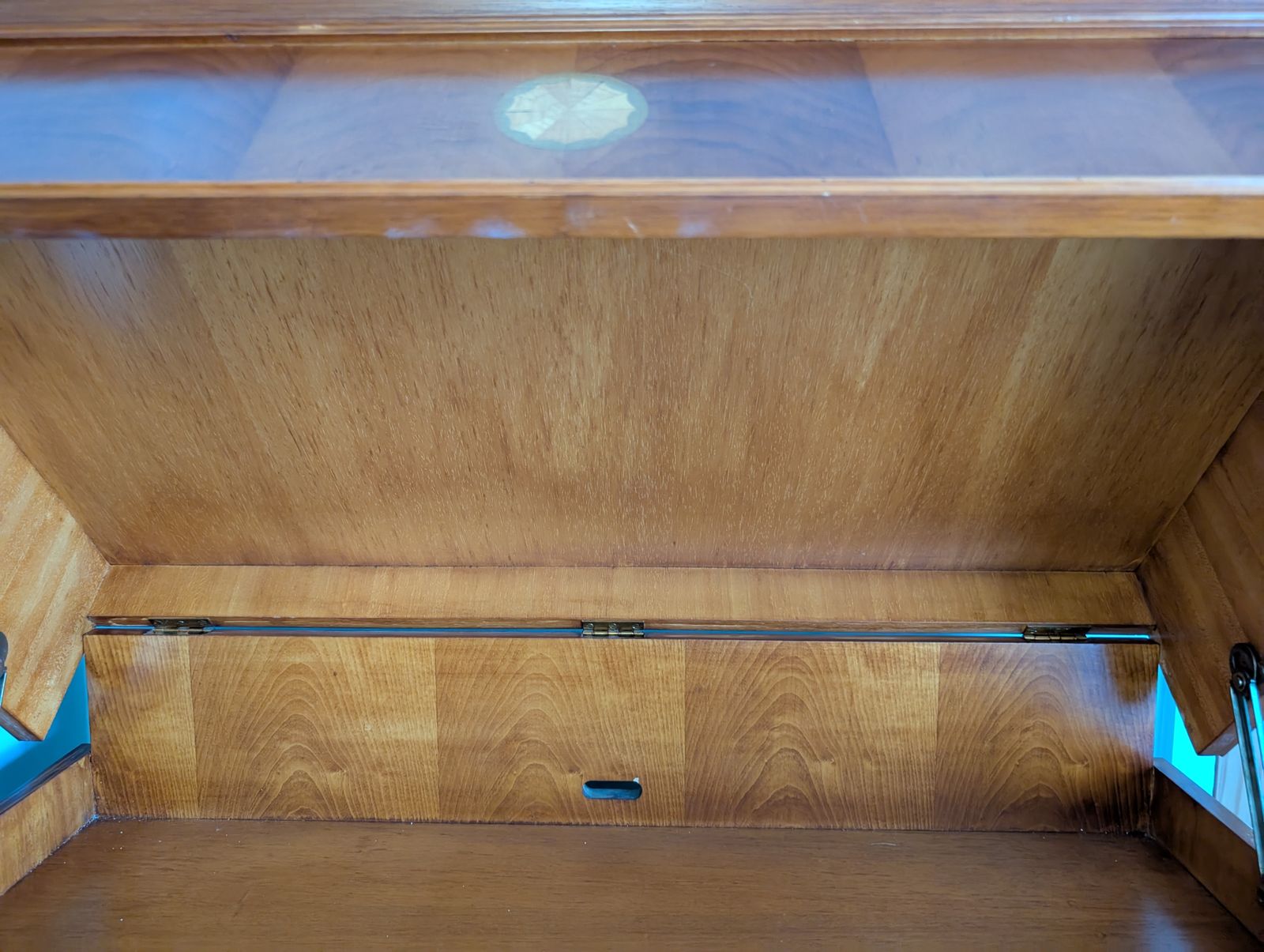 Modern Abbey Craft Yew Wood Drinks Cabinet/ Tv Unit  With Sheraton Detailing photo 450.0