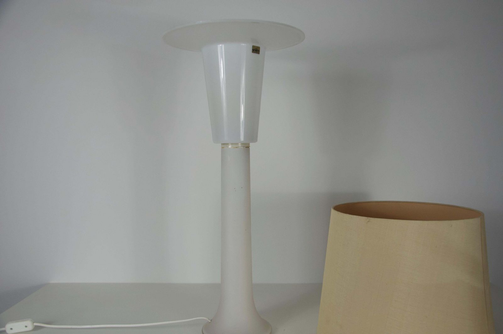photo vintage Mid Century White Glass And Fabric Shade Table Lamp By Luxus Sweden, 1960s