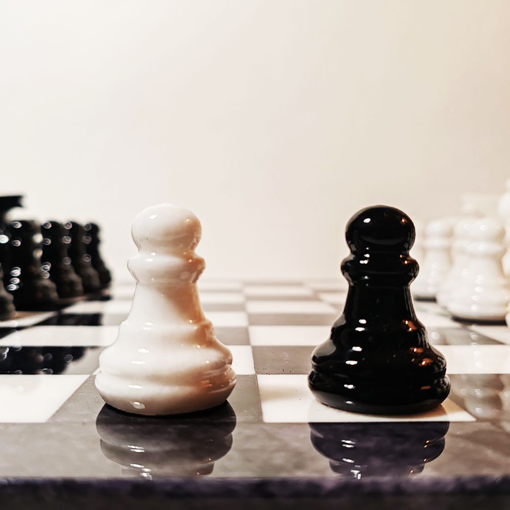 Home Decor 1970s Stunning Chess Set In Hand Carved Alabaster Of Volterra   Black And White   Made In Italy photo