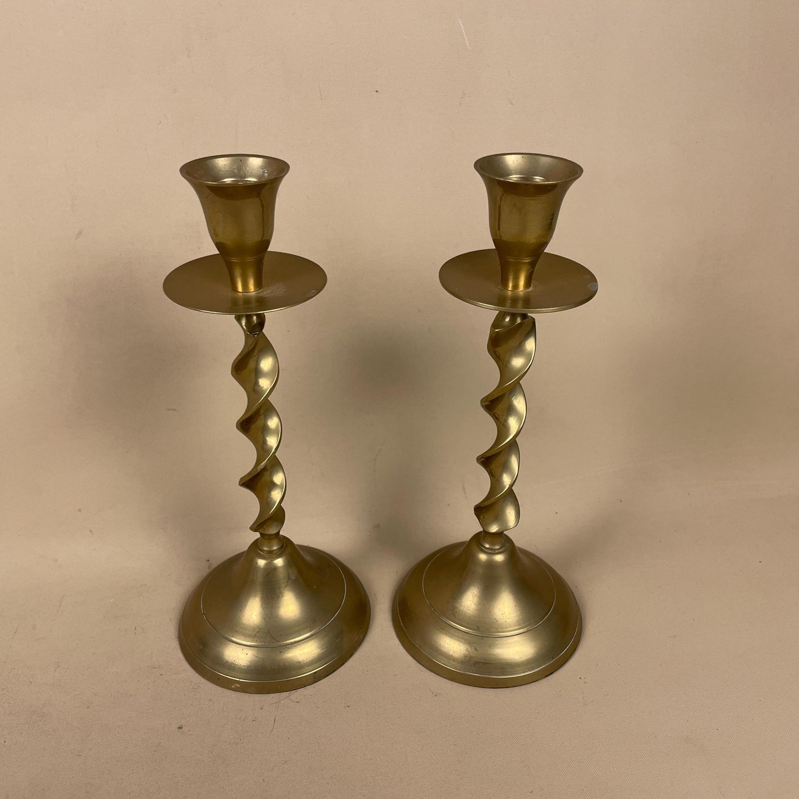 Antique Matching Pair Of Twisted Gold Solid Brass Metal Candlestick Candle Stick Vintage Column Taper Dinner Candlesticks Twist Round Base