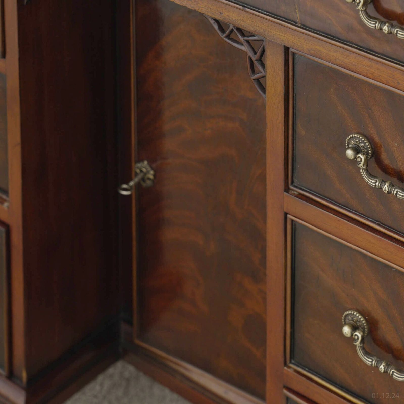 Georgian Revival Knee Hole Desk Mahogany photo buy