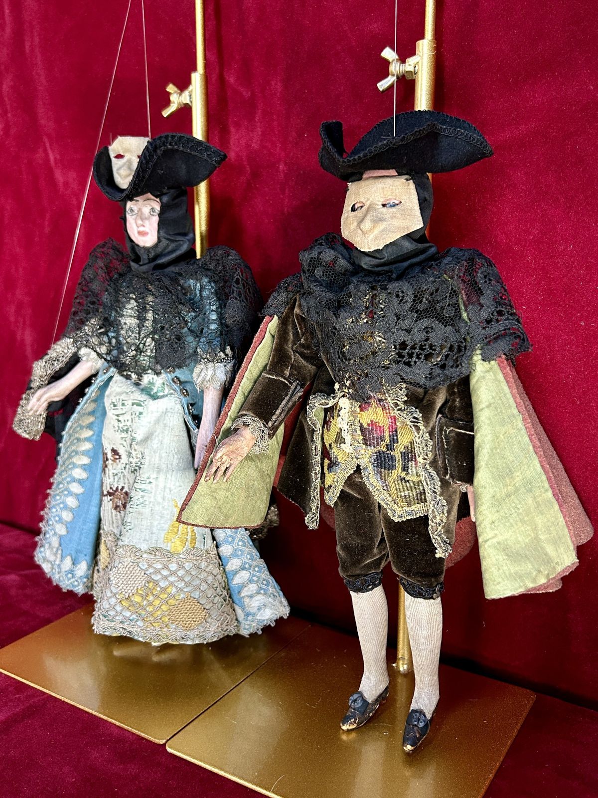 photo vintage Very Rare Museum Quality Collection Of 16 Venetian Marionette Puppets From 18th Century Commedia Dell’arte Theatre Venice
