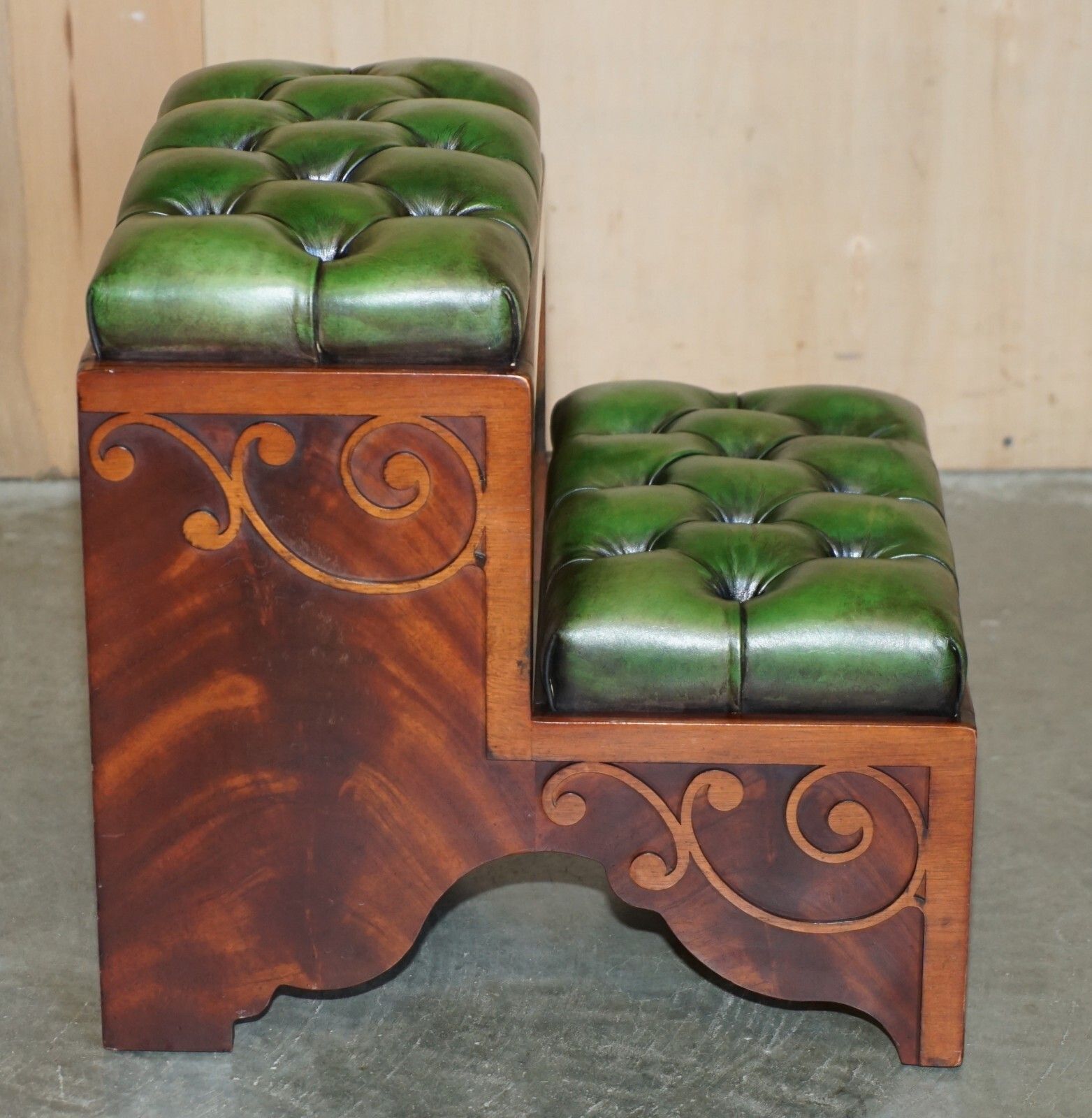 photo buy Fully Restored Antique Flamed Mahogany Green Leather Chesterfield Library Steps