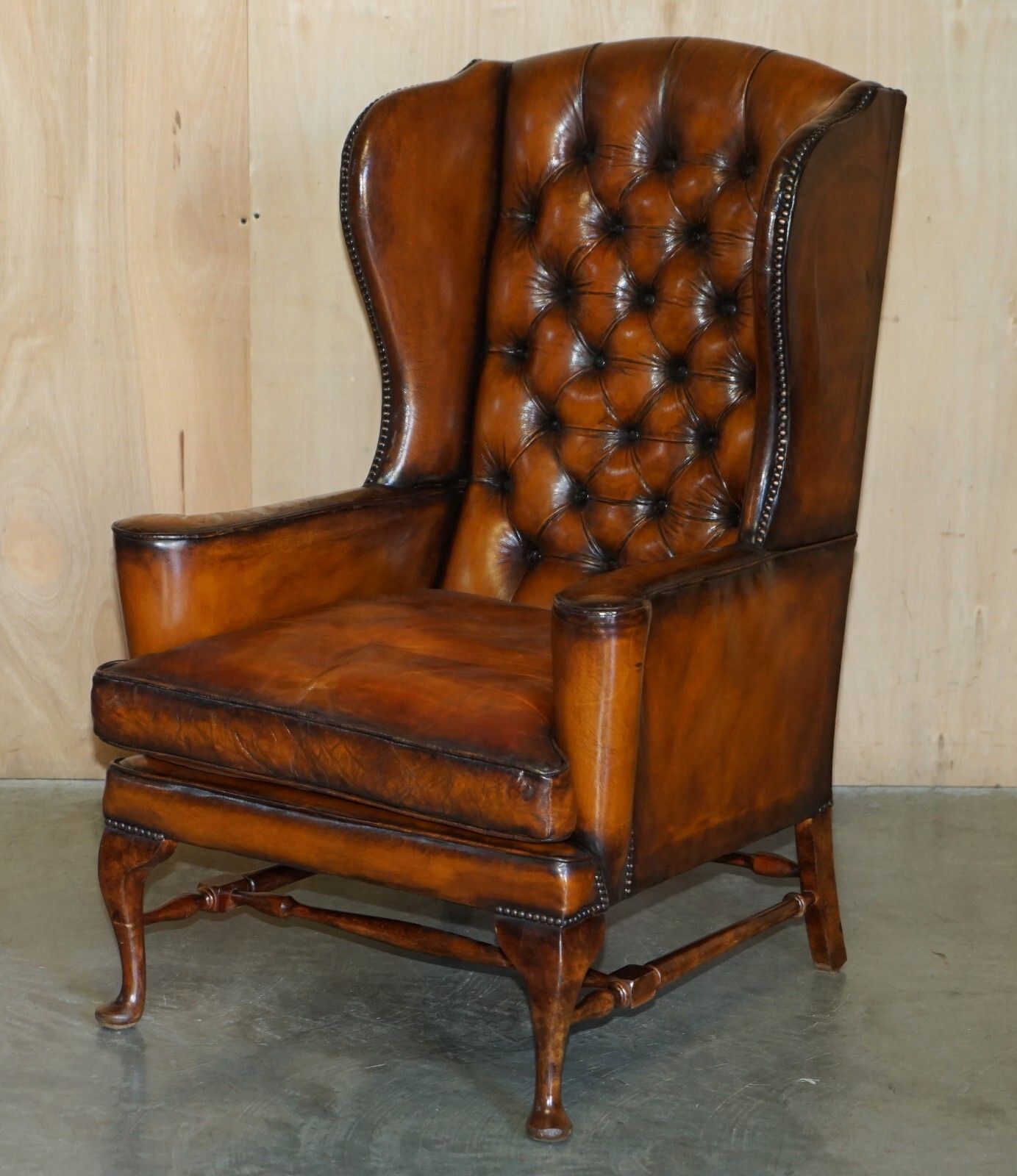 photo vintage Pair Of William Morris Chesterfield Tufted Wingback Brown Leather Armchairs