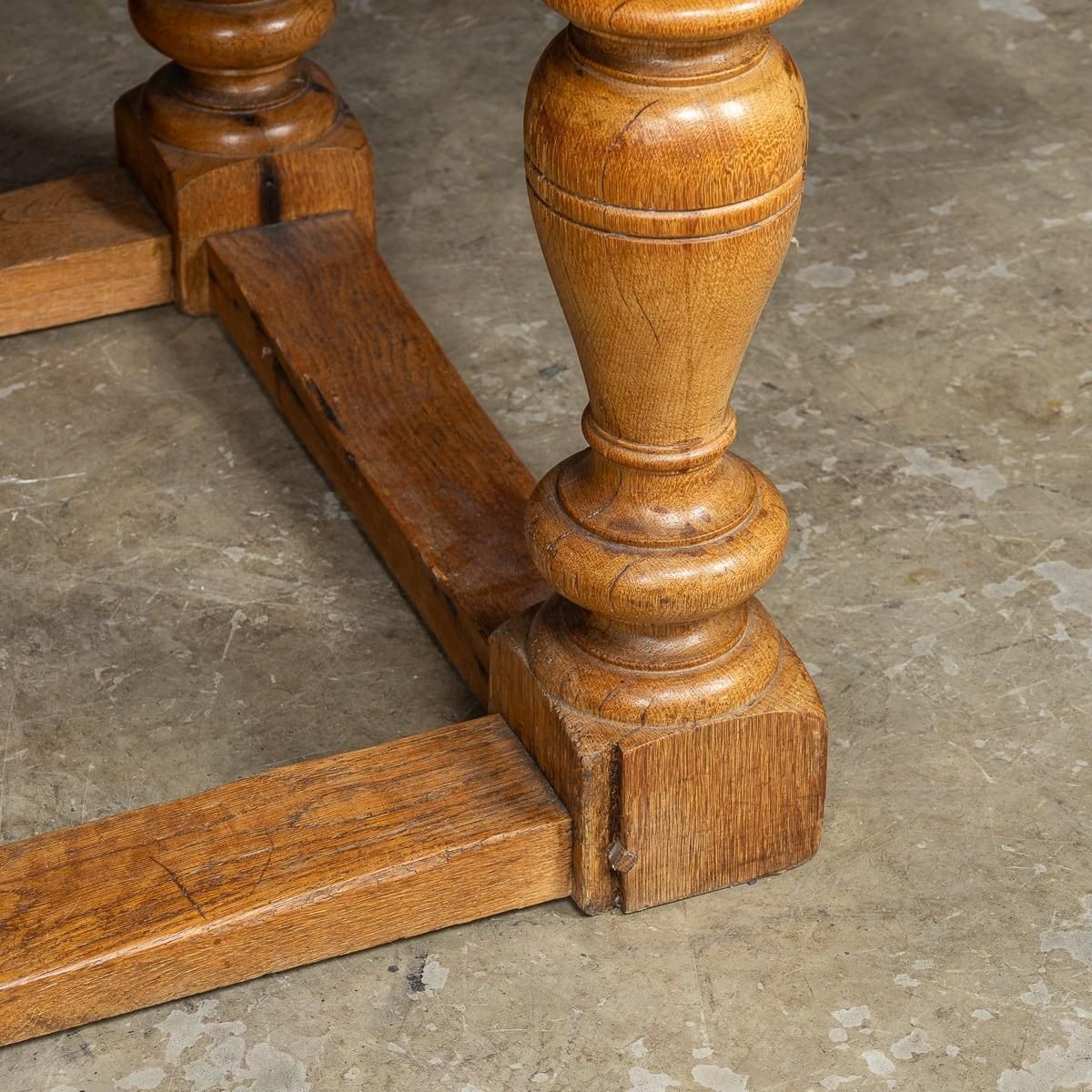 photo furniture Antique 20th Century Spanish Oak Refectory Table C.1900