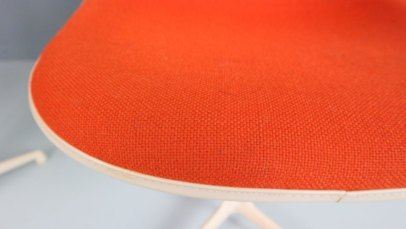 3120.0 Charles & Ray Eames Set Of 4 Orange "La Fonda" Chairs For Herman Miller, 1960 photo