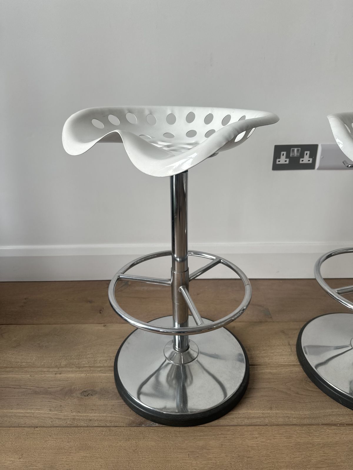 Set Of 3 Vintage Adjustable Tractor Bar Stools By étienne Fermigier For Mirima 1970s