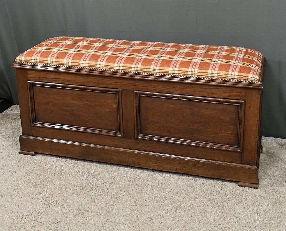 Oak Landing Chest Bench – Early 20th Century photo furniture