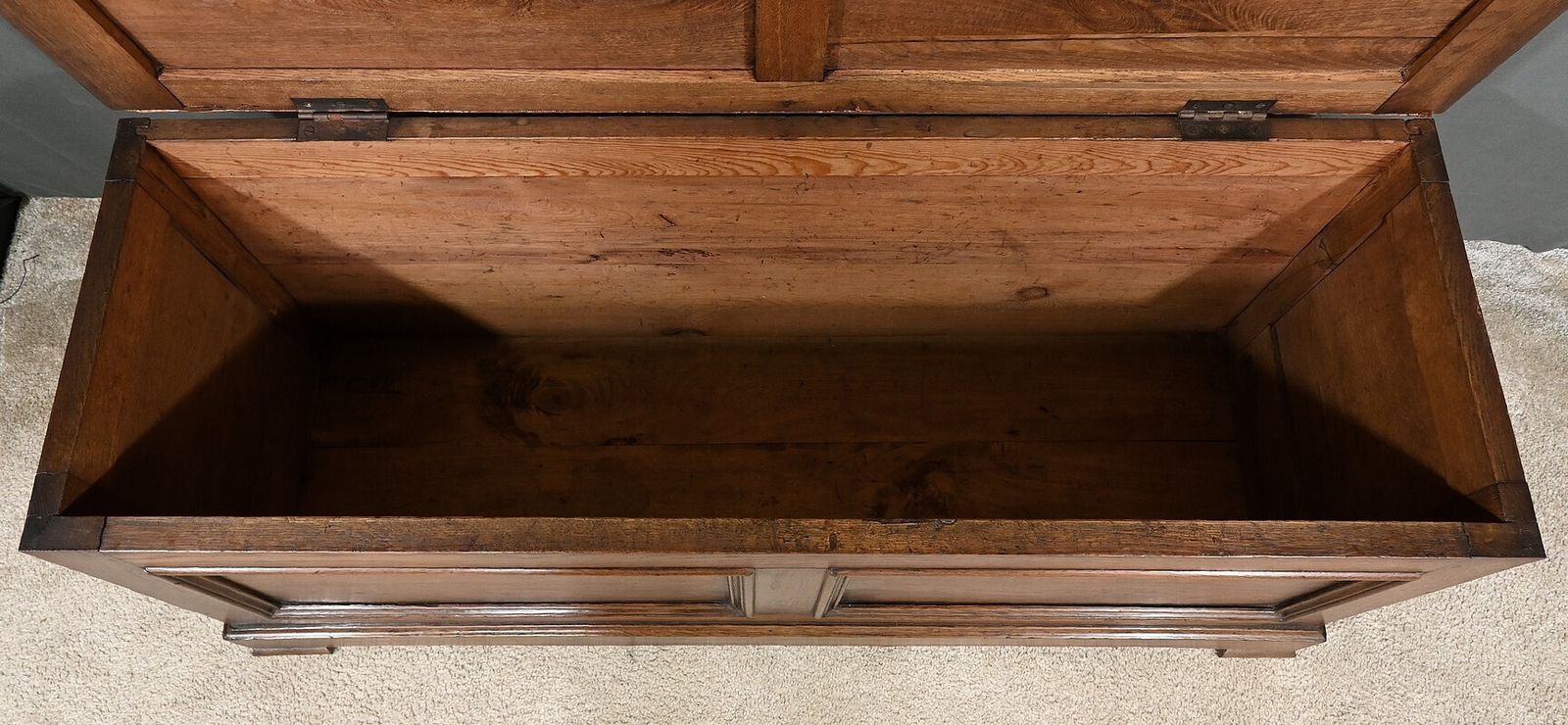 Furniture Oak Landing Chest Bench – Early 20th Century photo