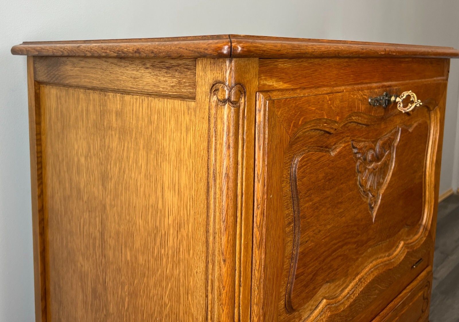 photo furniture Amazing  Sideboard / Cabinet / Cupboard  Vintage French Louis XIV (Lot 3545)