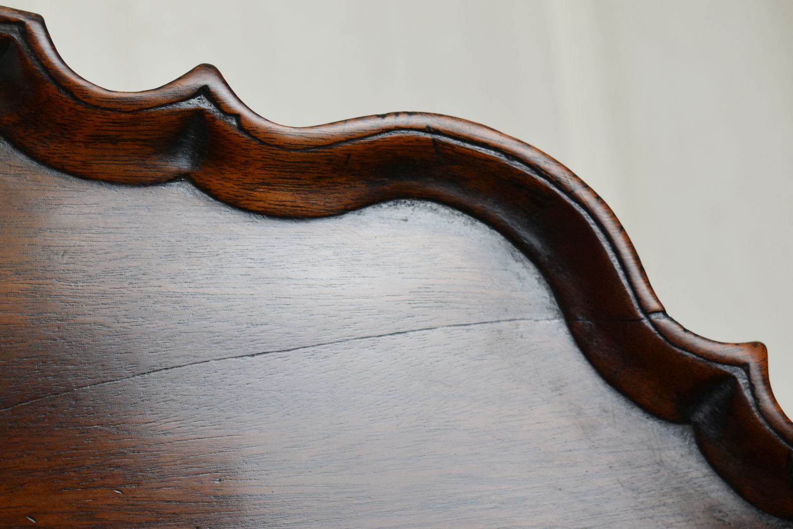 photo furniture Pie Crust Tripod Table, 1800s, Mahogany