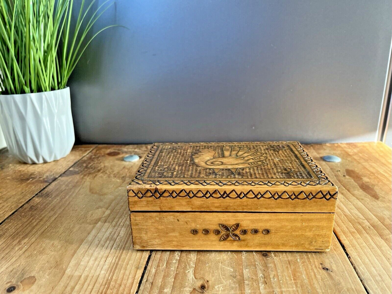 Antique Hand Carved Wooden Chicken Rooster Hen Brass Inlaid Folk Art Box Scandi photo 85.0