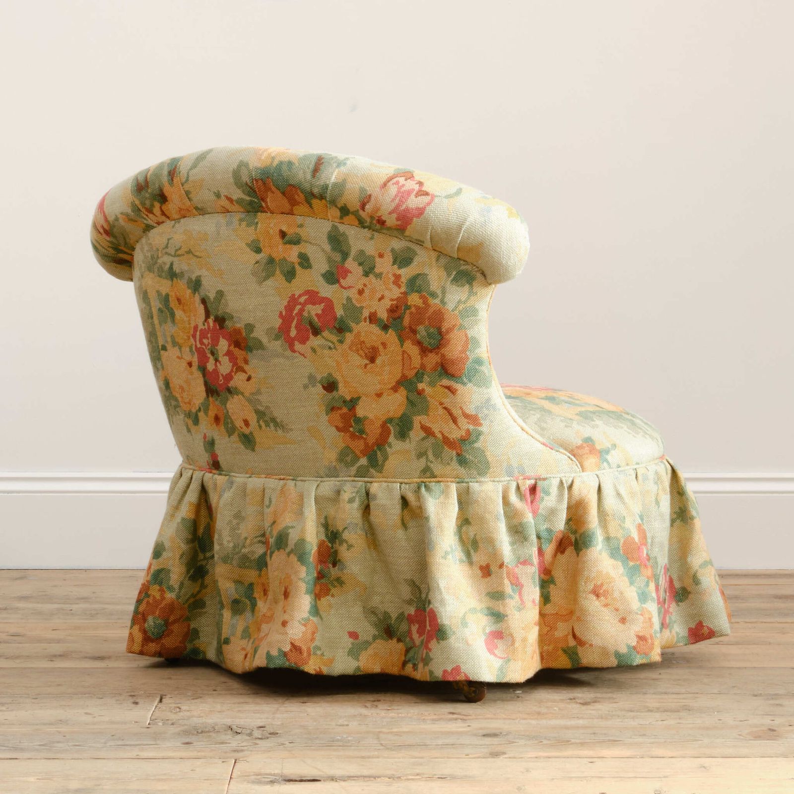 Slipper Chair In Vintage Mulberry Linen photo Furniture