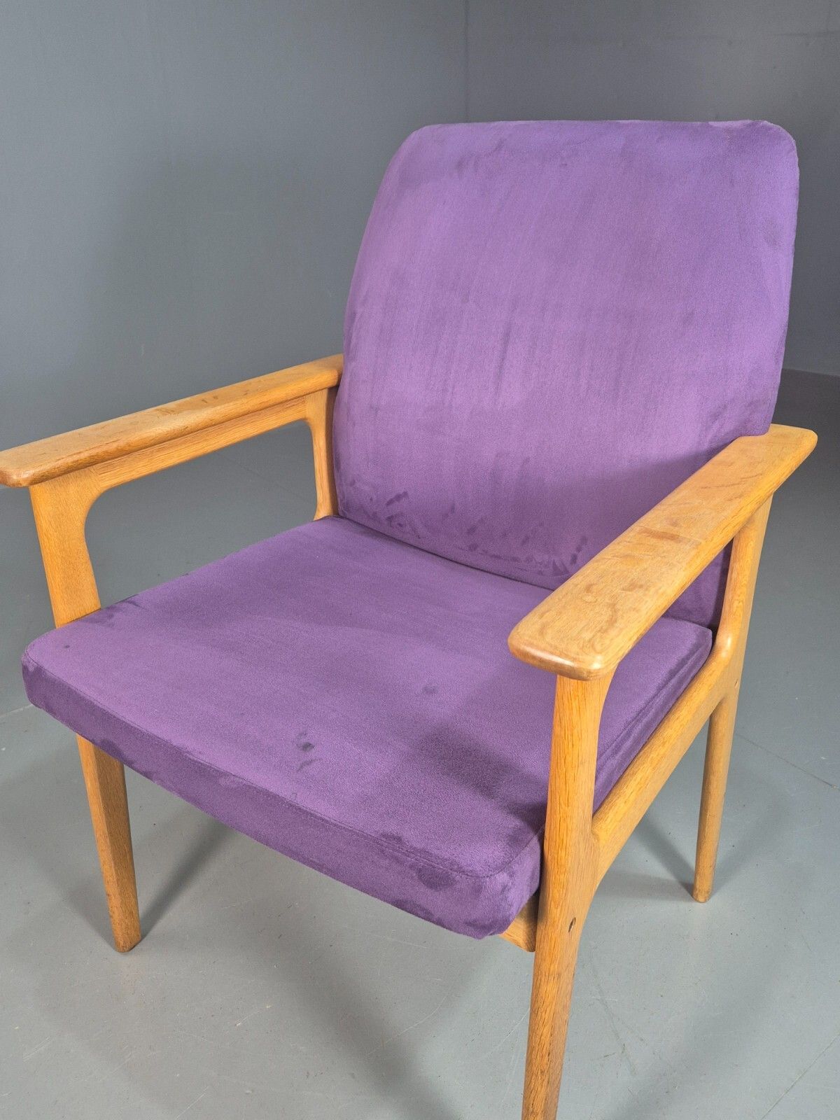 photo vinterior Vintage Danish Elbow Chair Purple Oak Frame O D Mobler Retro Mcm Eb8000 Mnor