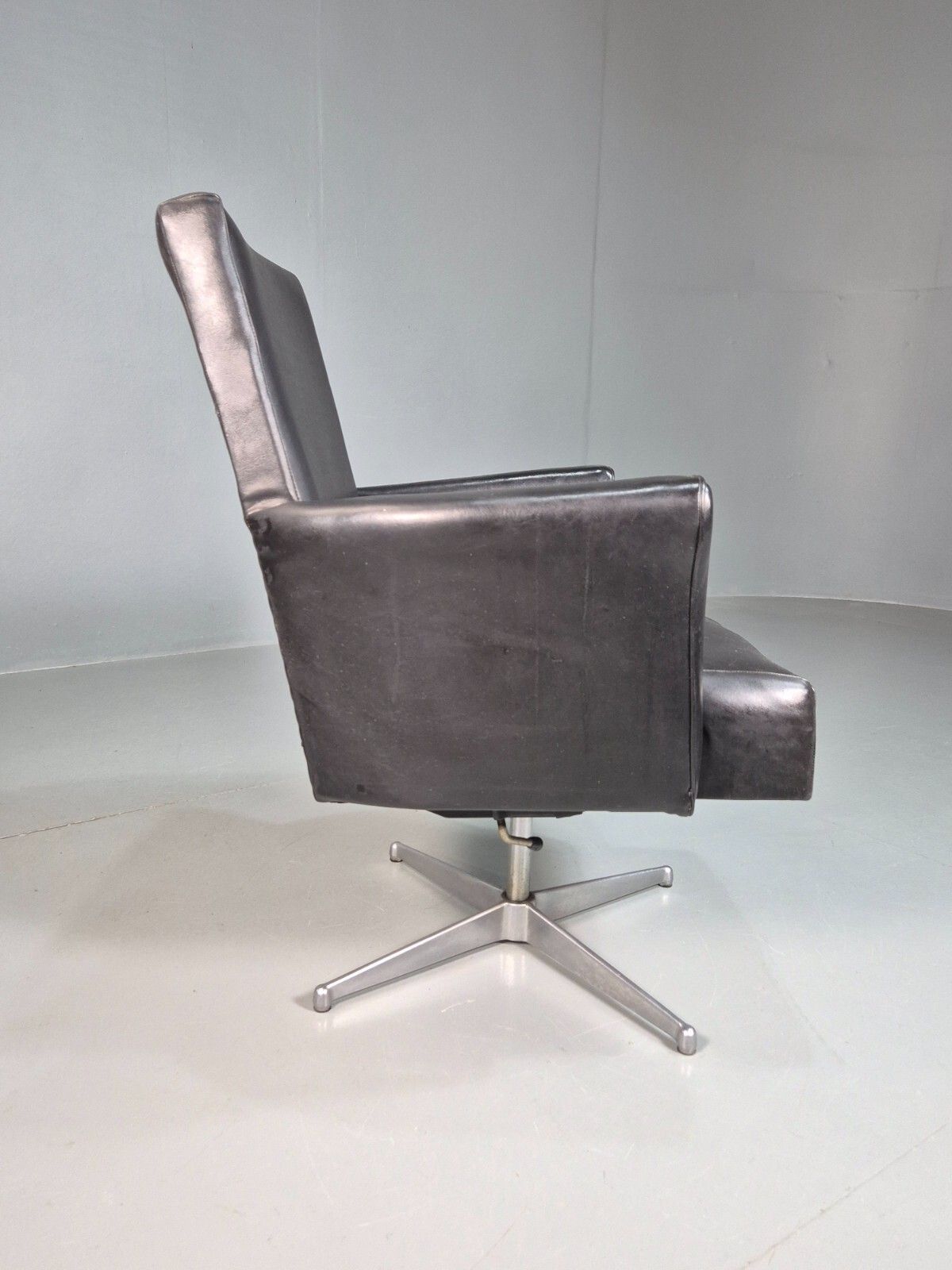 Vintage Desk Chair Black Vinyl 1960s Retro Eb7890 Mswi photo vintage