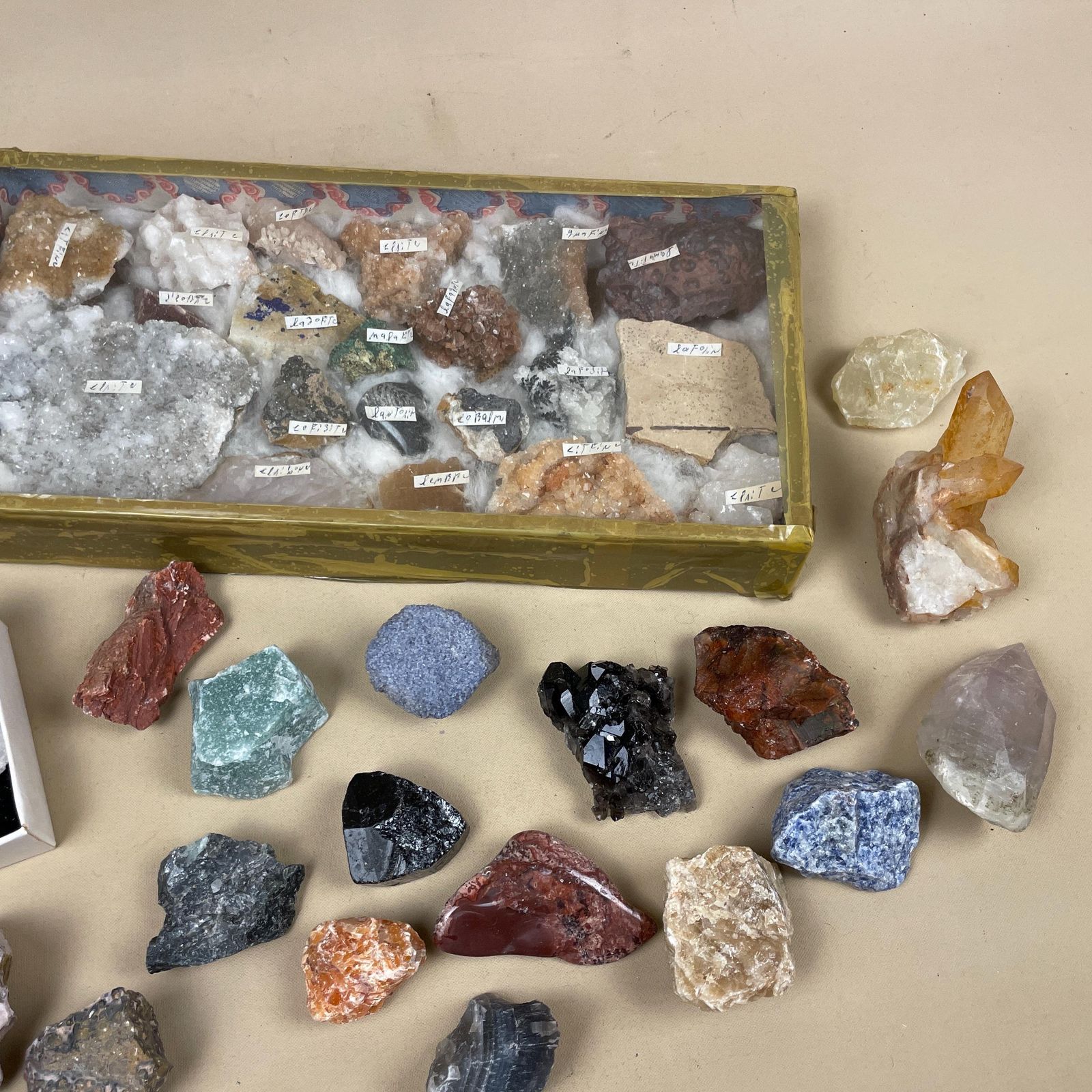photo furniture Large Collection Of Rocks Geodes Minerals Stones Crystals Bundle Vintage Gems Antique Colourful Gemstone Geodes