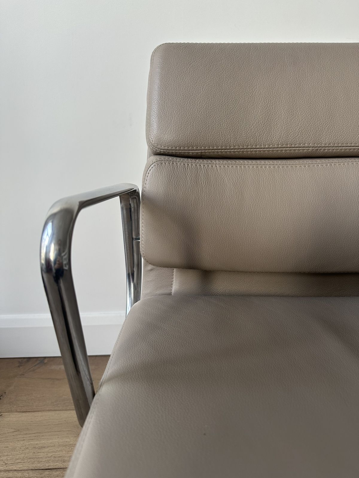 New! Herman Miller Eames “Soft Pad” Chair With Castors In Greige Grained Leather photo 2200.0