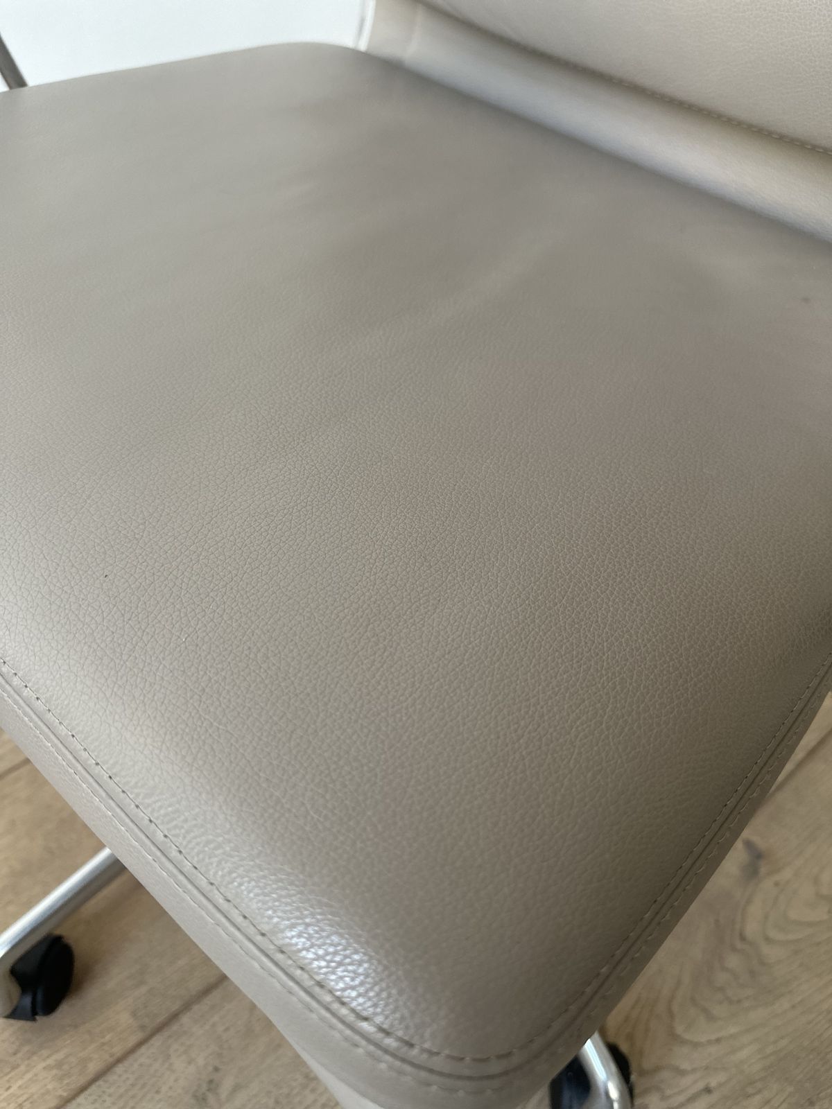 New! Herman Miller Eames “Soft Pad” Chair With Castors In Greige Grained Leather photo vinterior