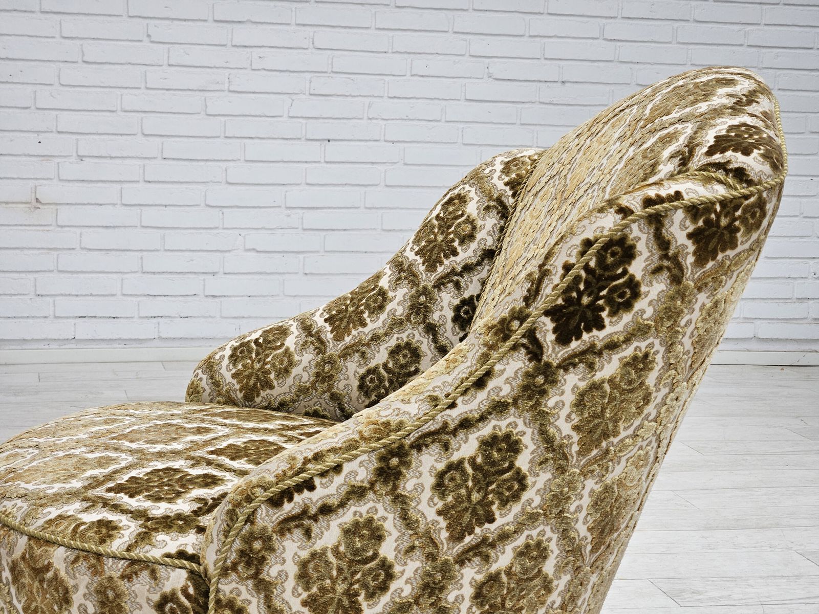 photo vinterior 1950s, Danish Easy Chair, Furniture Velour, Ash Wood Legs.
