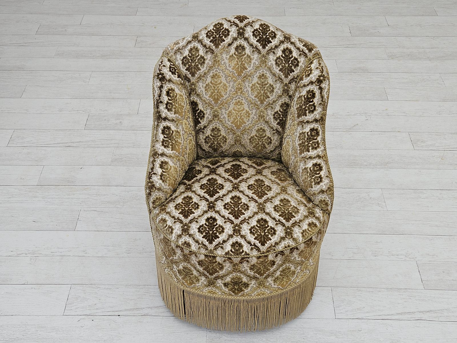 photo vintage 1950s, Danish Easy Chair, Furniture Velour, Ash Wood Legs.