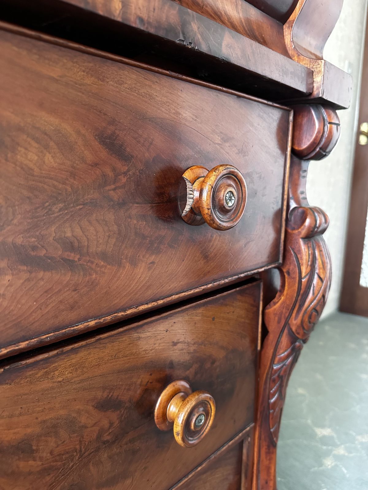 Mahogany Scottish Chest Of Drawers With Flame Veneers photo vintage