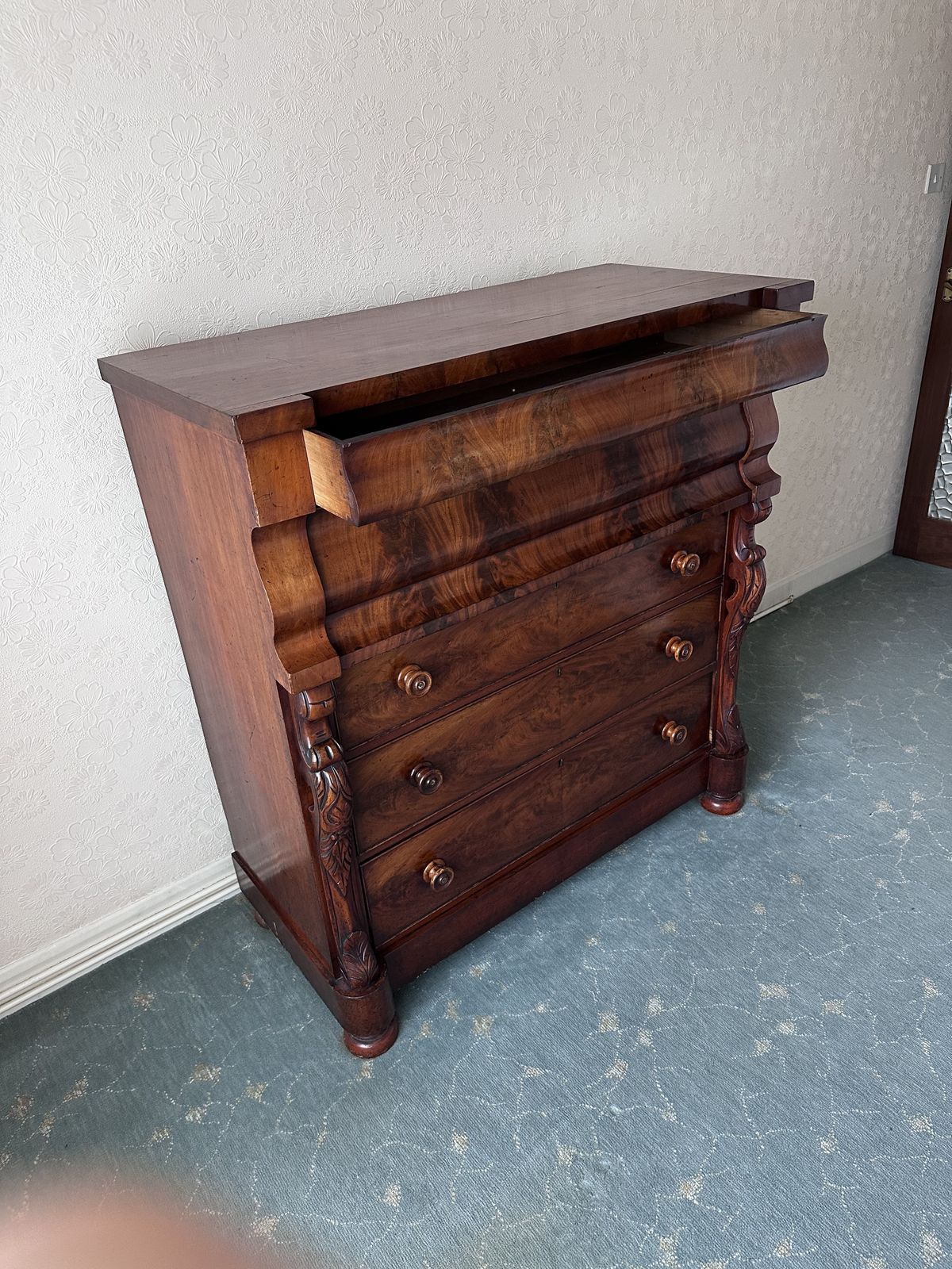 800.0 Mahogany Scottish Chest Of Drawers With Flame Veneers photo