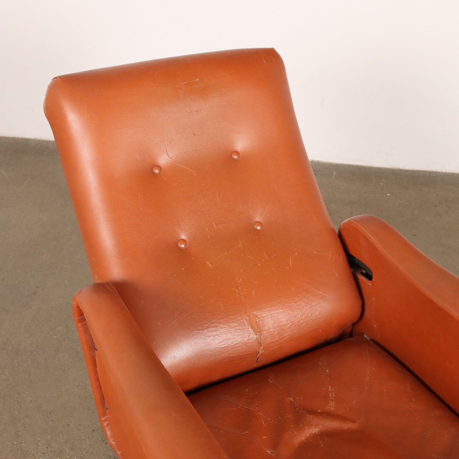photo vinterior Vintage Armchair From The 1970s Foam Upholstery Leatherette Metal