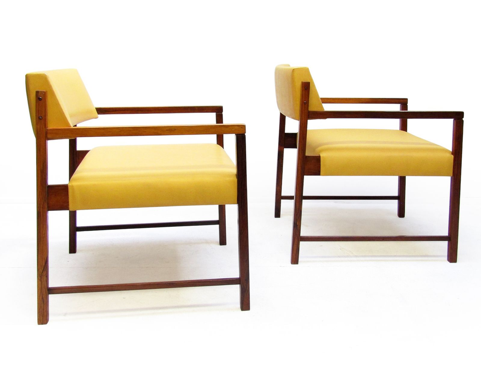 10000.0 Two 1960s Brazilian "Poltrona Del Rey" Lounge Chairs In Jacaranda By Jorge Zalszupin photo