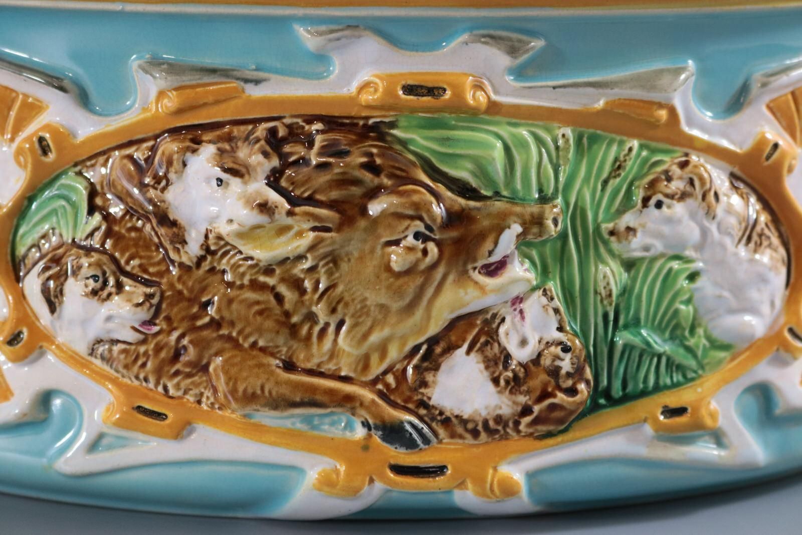 photo vinterior George Jones Majolica Wild Boar Game Pie Dish