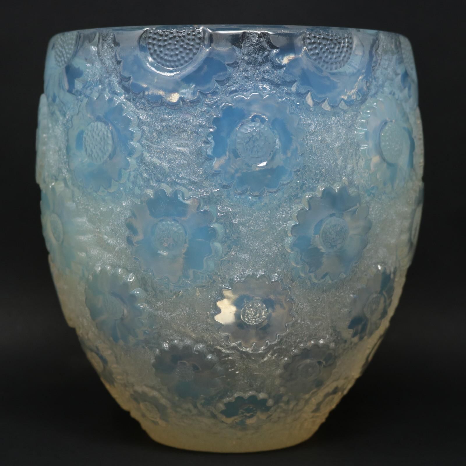 René Lalique Opalescent Glass 'Paquerettes' Daisies Vase photo furniture