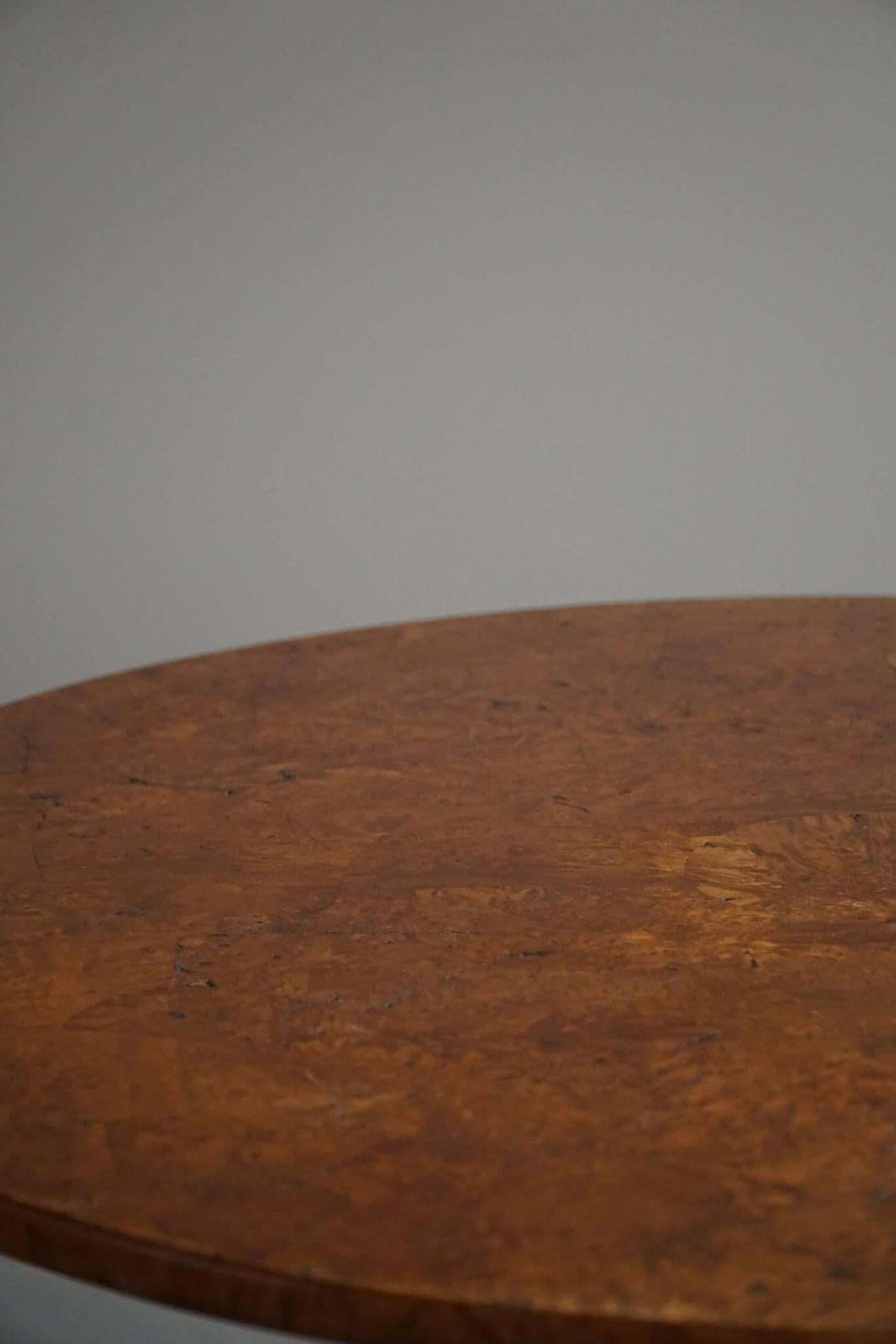 photo furniture A Round Antique Swedish Folding Table In Burl Wood, Early 19th Century