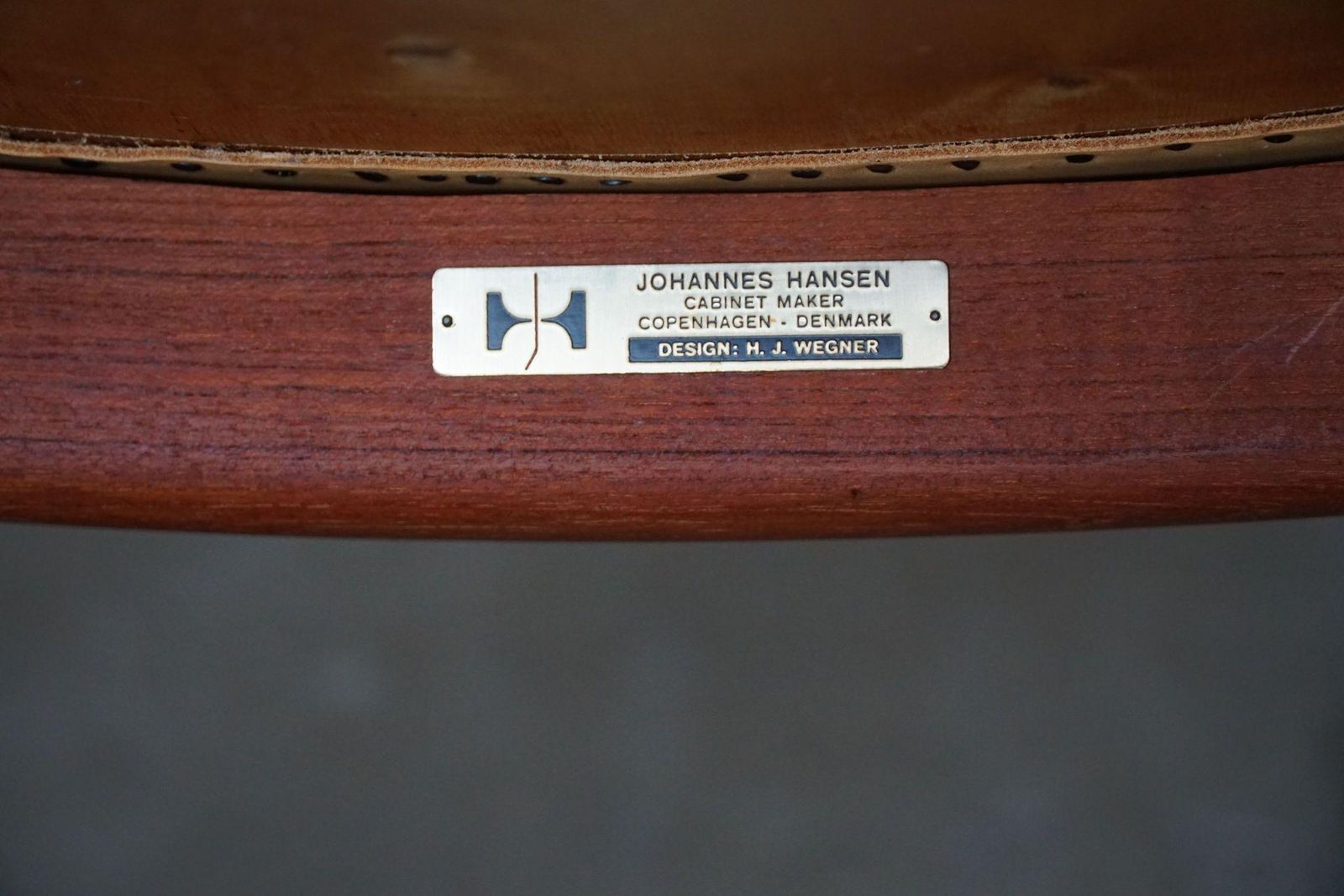 photo vintage Hans J. Wegner, Armchair In Teak & Leather, "The Chair" Model Jh501, 1950s