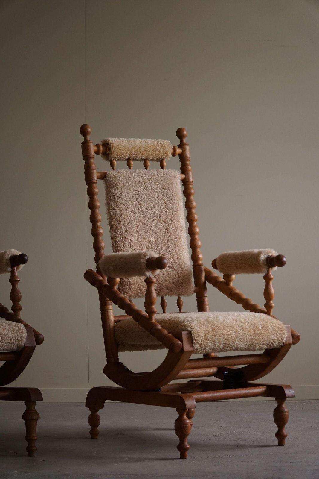 photo vintage Danish Modern Sculptural Pair Of Rocking Chairs Lambswool & Oak, Brutalism, 1950