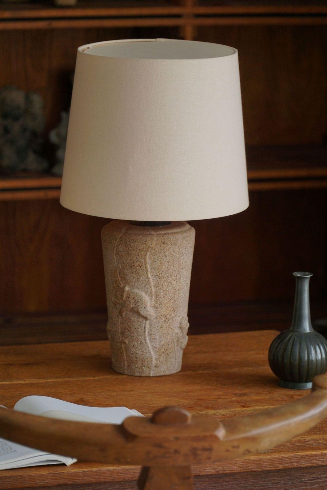 photo vintage French Modern, A Vintage Table Lamp In Stone With Elephant Motifs, 1970s