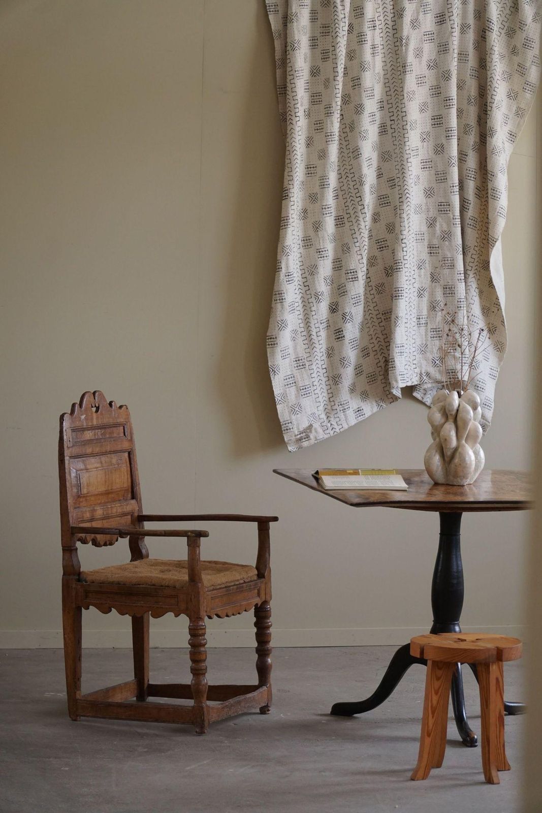 photo vintage Antique Square Drop Leaf Table In Burl Wood, Handcrafted In Sweden, 19th Century