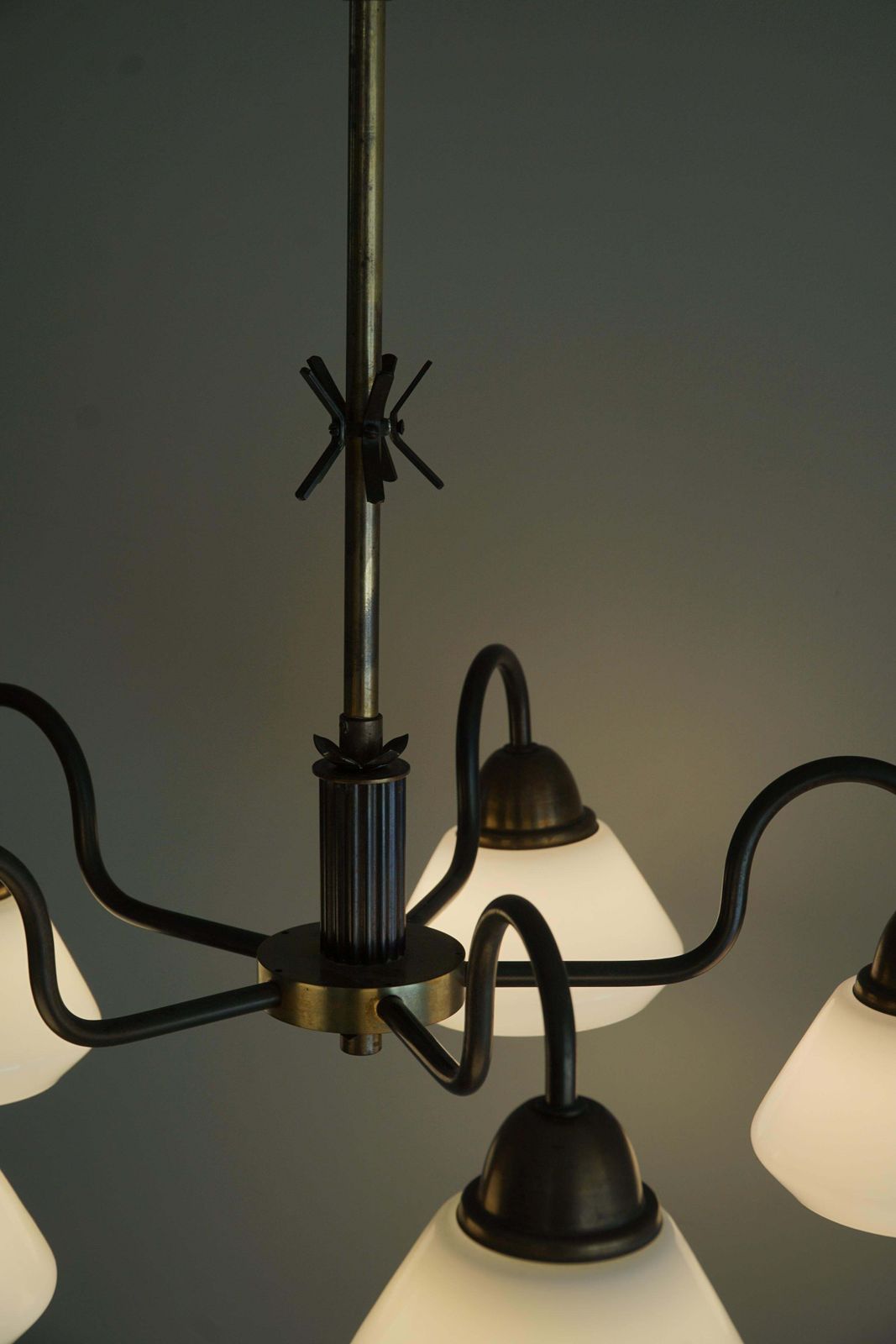 photo vintage A Danish Modern 5 Headed Chandelier In Opal Glass & Brass, Art Deco, 1940s