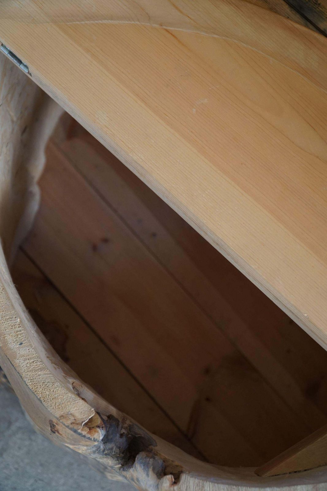 photo vinterior Mid Century Sculptural Brutalist Norwegian Stump Chair In Solid Wood