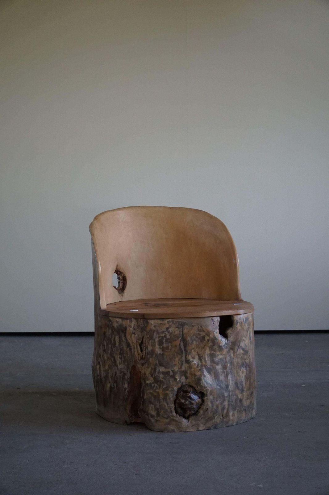 photo vintage Mid Century Sculptural Brutalist Norwegian Stump Chair In Solid Wood