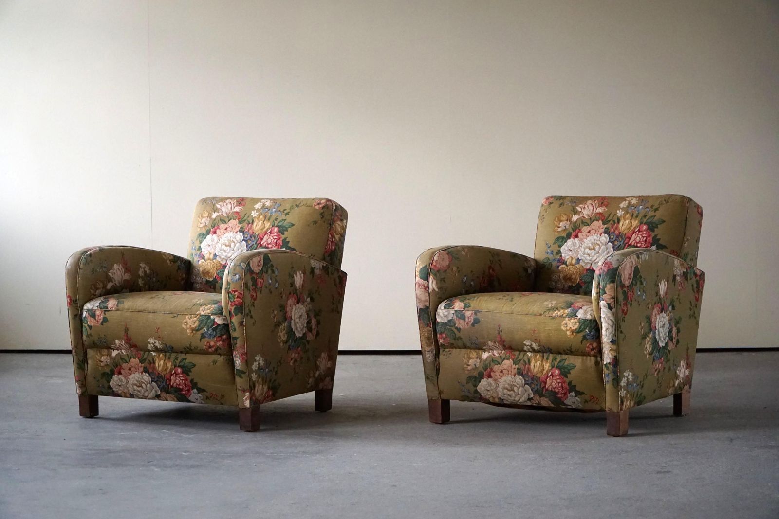 Furniture Danish Mordern Pair Of Curved Lounge Chairs, Original Fabric, Fritz Hansen, 1940 photo