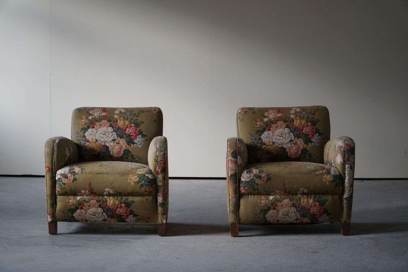 12729.0 Danish Mordern Pair Of Curved Lounge Chairs, Original Fabric, Fritz Hansen, 1940 photo