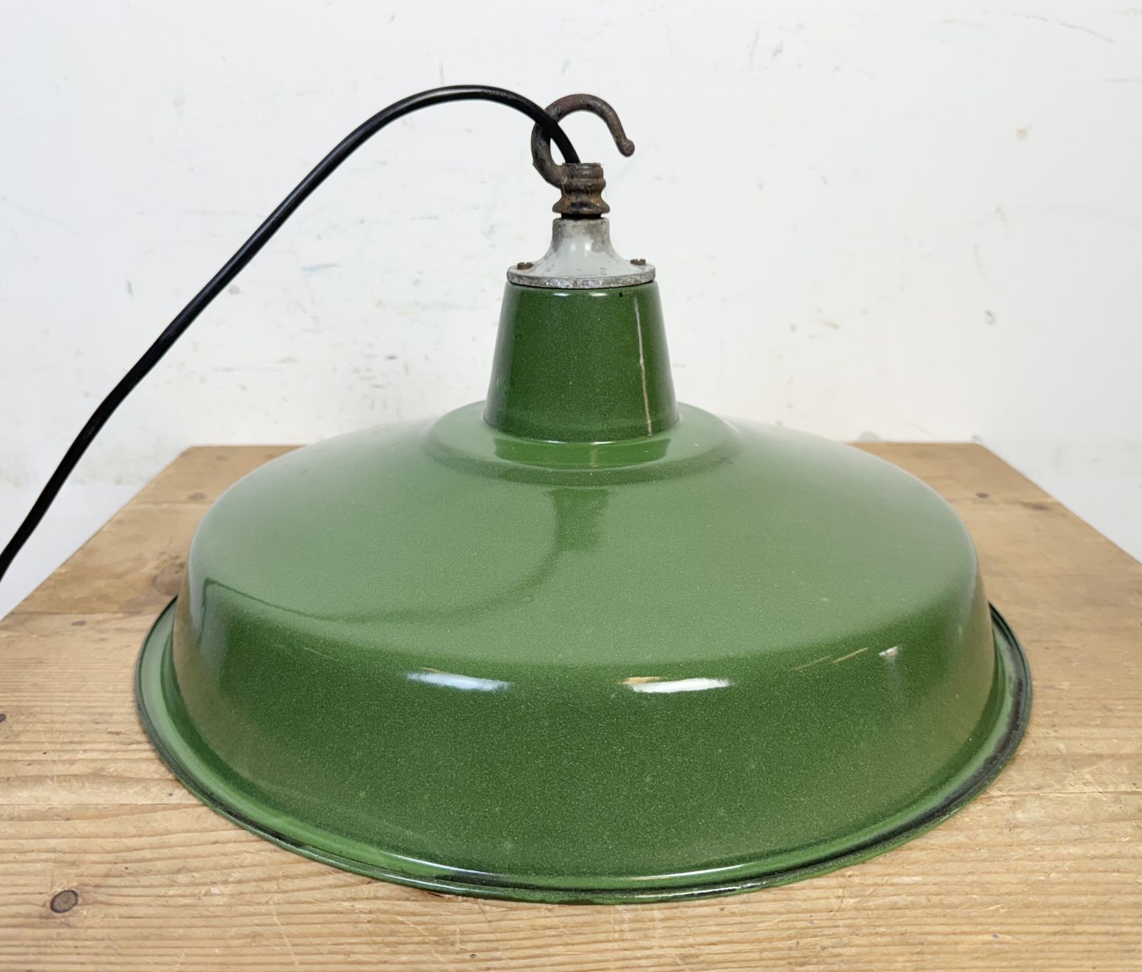 photo vintage Industrial Green Enamel Factory Pendant Lamp, 1960s