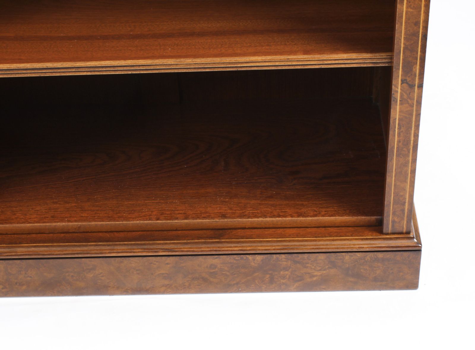 photo vinterior Bespoke Pair Sheraton Revival Inlaid Walnut Open Bookcases