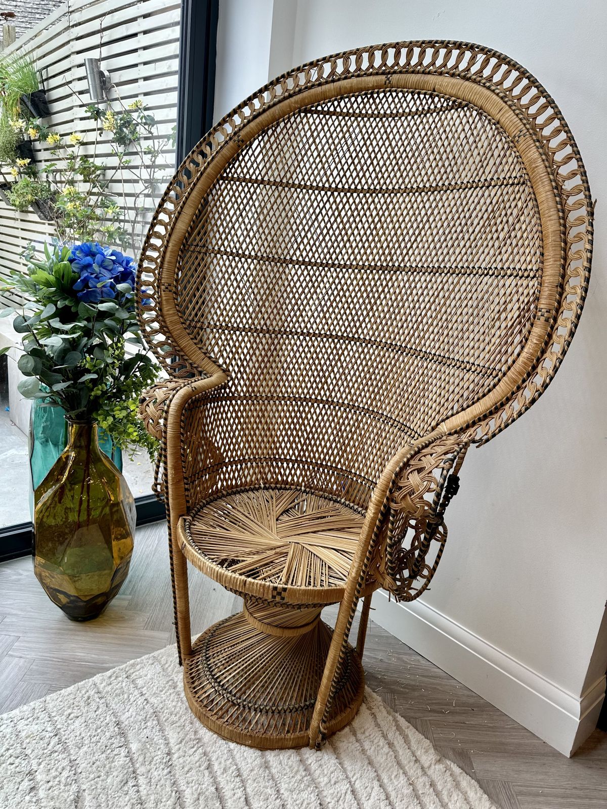 Mid Century 1970’s Emmanuel Peacock Chair photo vintage