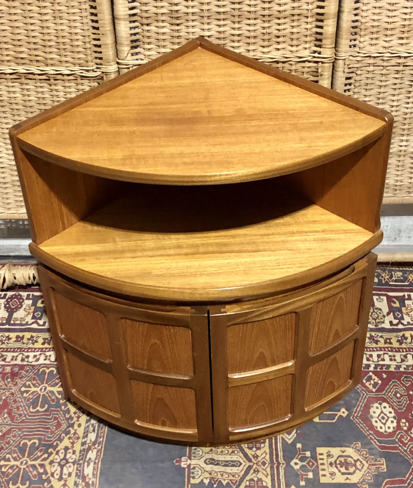 photo vinterior A Handsome Pair Of Retro Teak Corner Cabinets By Nathan